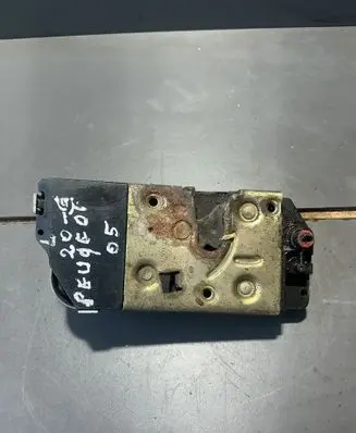 Peugeot 206 Front door lock 