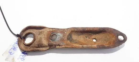 Toyota Avensis Verso Engine mounting bracket