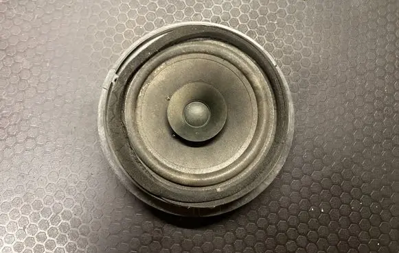 Suzuki Swift I Front door speaker 421056