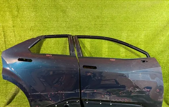 Toyota C-HR II Front door