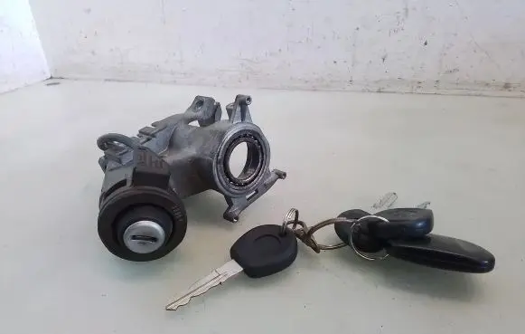 Volkswagen PASSAT B3 Ignition lock 357905851