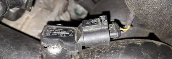 Volkswagen Touran I Air pressure sensor 0281002399 038906051b