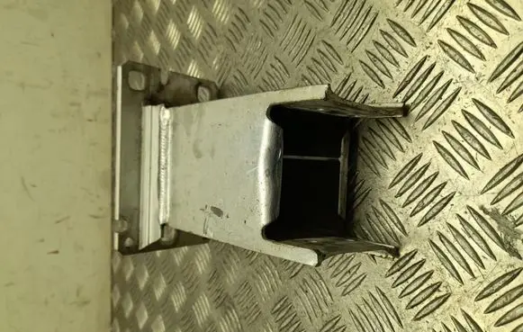 Porsche Macan (95B) Engine mounting bracket 8R0807134D