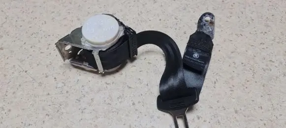 Skoda Fabia Mk2 (5J) Rear seatbelt 5J6857447A E8040003