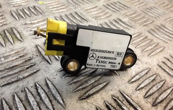Mercedes-Benz ML W163 Airbag deployment crash/impact sensor 1638200226