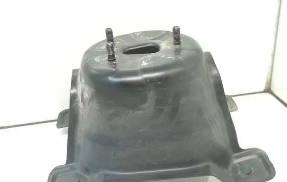 Honda CR-V Spare wheel mounting bracket 