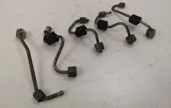 Fuel injector supply line/pipe