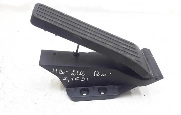 Mercedes-Benz E C207 W207 Accelerator throttle pedal a2223000900