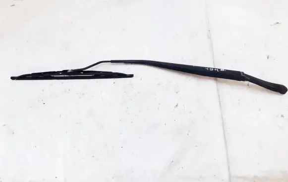Chevrolet Captiva Front wiper blade arm