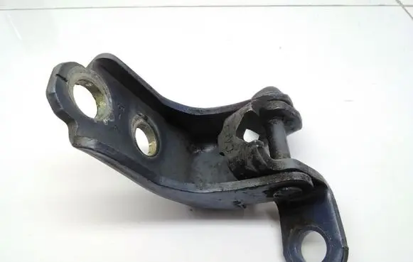 Honda CR-V Rear door lower hinge