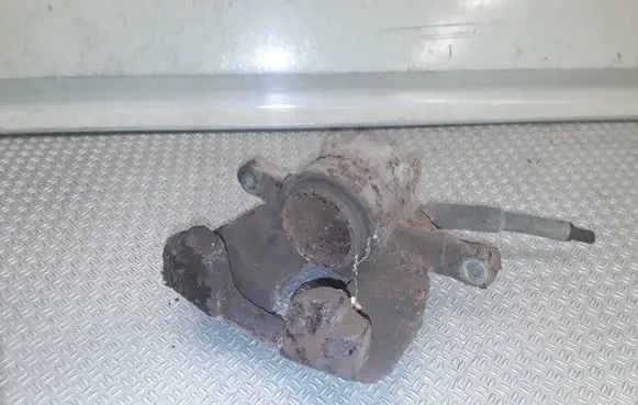 Peugeot 308 Front brake caliper 