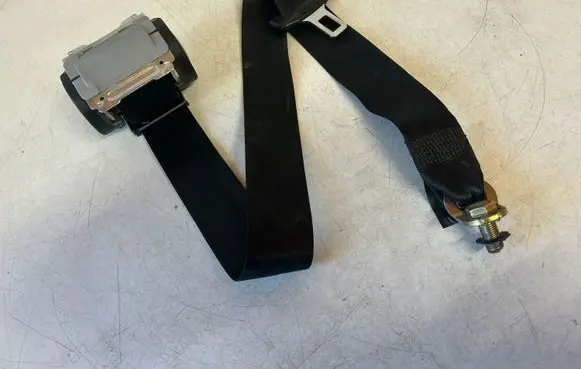 Audi A4 S4 B7 8E 8H Rear seatbelt 000090H