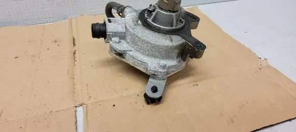 Ford Focus ST Vacuum pump CM5G2A451 ST876M2