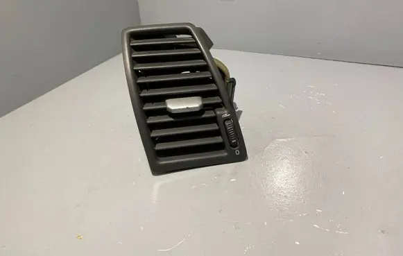 Volvo XC90 Dash center air vent grill 3409398