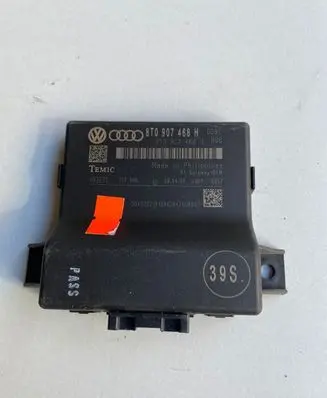 Audi A5 8T 8F Gateway control module 8T0907468H