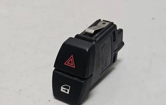 BMW M5 Hazard light switch 9161896 6131