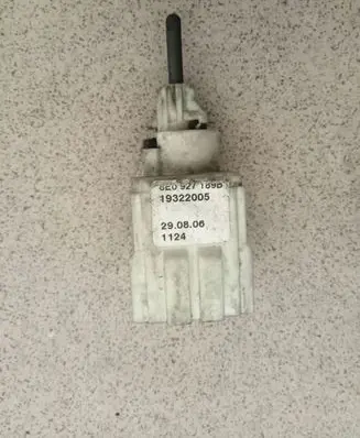 Audi A4 S4 B7 8E 8H Brake pedal sensor switch 8E0927189B