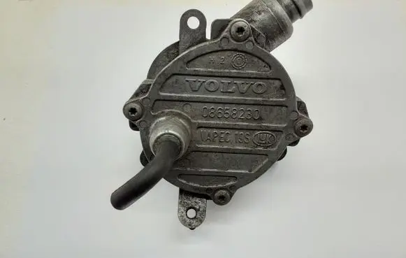 Volvo XC70 Vacuum pump 08658230