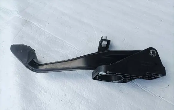 Mercedes-Benz A W176 Brake pedal A2462900019