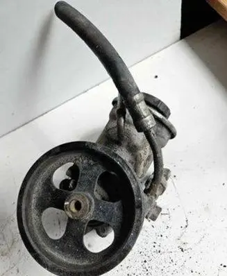 Toyota Avensis T250 Power steering pump