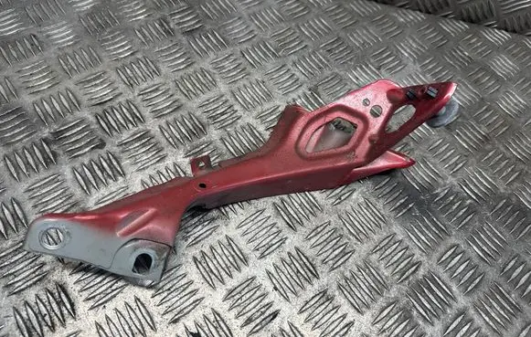 Fender mounting bracket