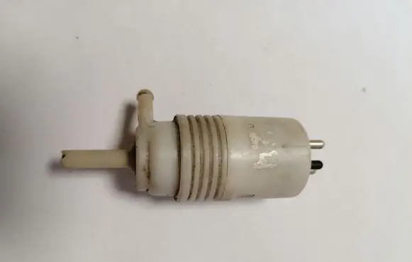 Mercedes-Benz E W124 Windscreen/windshield washer pump 1248690421
