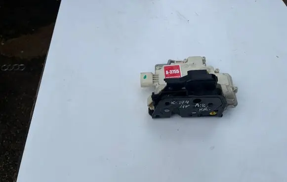 Audi A6 S6 C6 4F Rear door lock 4F0839015
