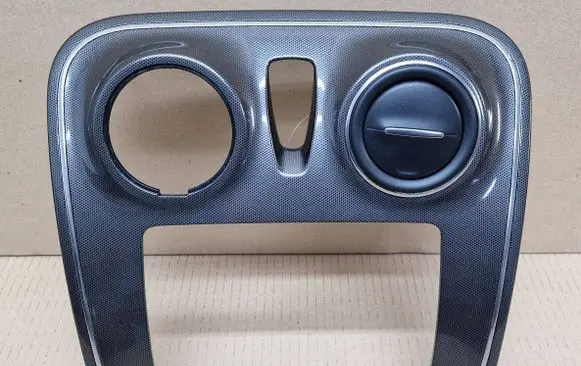 Dacia Sandero Radio/GPS head unit trim 682607310R