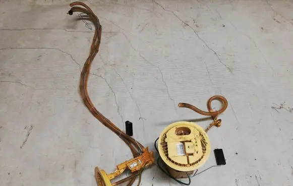 Mercedes-Benz R W251 In-tank fuel pump A2514700294 A2C53041725
