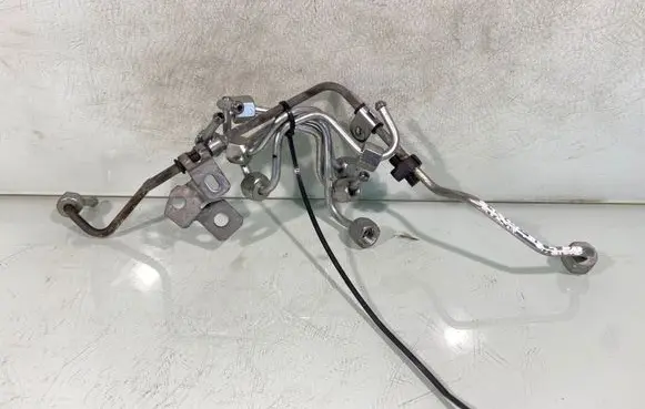 Fuel injector supply line/pipe