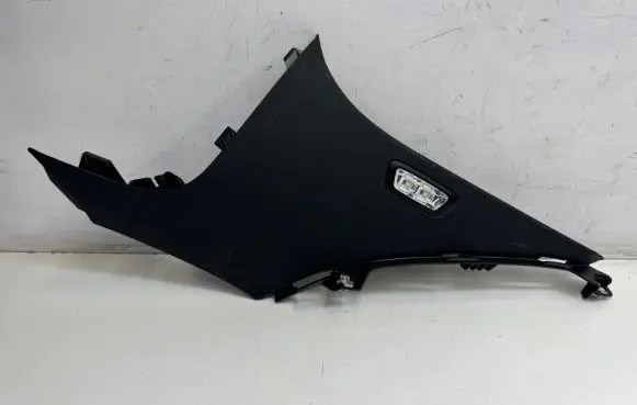 Mercedes-Benz GLC C253 (D)pillar trim (top) A2536903200