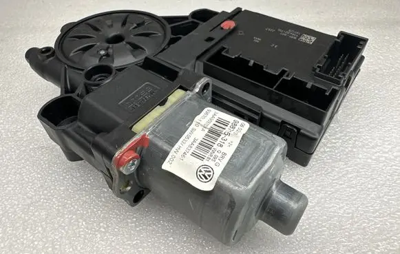 Volkswagen PASSAT B7 Front door window regulator motor 3C0959793C 3AA959701A 3AA837461