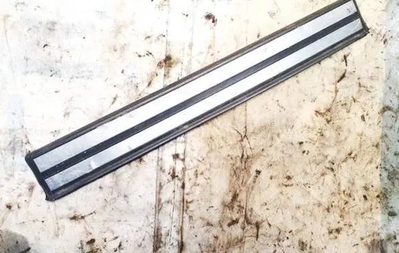 Mercedes-Benz E W210 Front sill trim cover 21068005