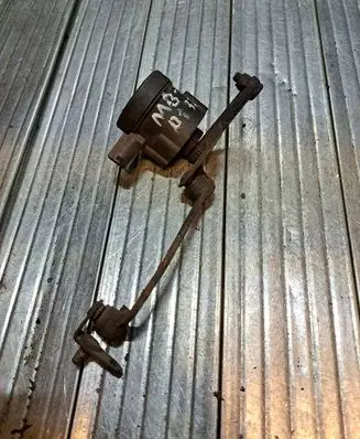 Mercedes-Benz E W210 Front height sensor lever 0105427517