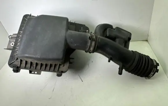 Ford Mustang V Air filter box CR339600AA