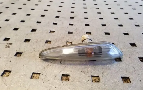 BMW X3 E83 Front fender indicator light