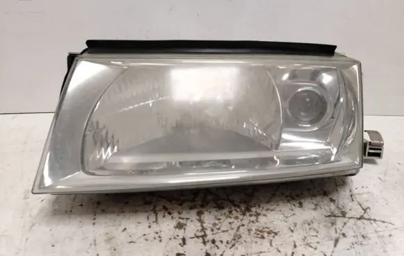Skoda Octavia Mk1 (1U) Headlight/headlamp 1U1941015E
