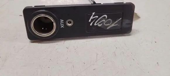 Jaguar XF X250 AUX in-socket connector 8X2319C166BA CX2JA A2C5325705