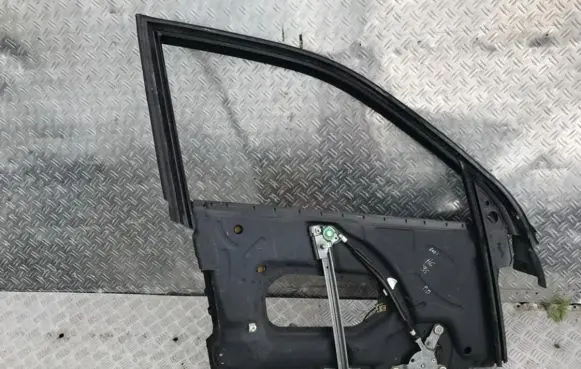 Audi A6 S6 C4 4A Front door window/glass frame 
