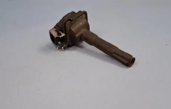 Audi A4 S4 B5 8D High voltage ignition coil 058905105 0040100013