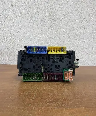 Mercedes-Benz Vito Viano W447 Fuse module A2469067100 E2978