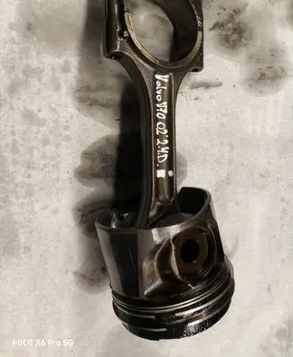 Volvo V70 Piston with connecting rod 81L794