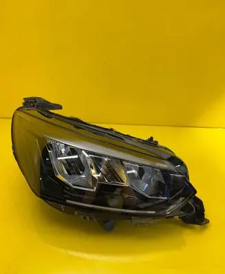 Peugeot 2008 II Headlight/headlamp 9833036180
