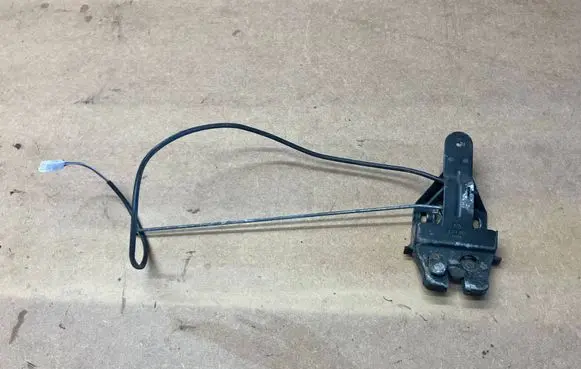 BMW 7 E38 Tailgate/trunk/boot lock/catch/latch 8174853