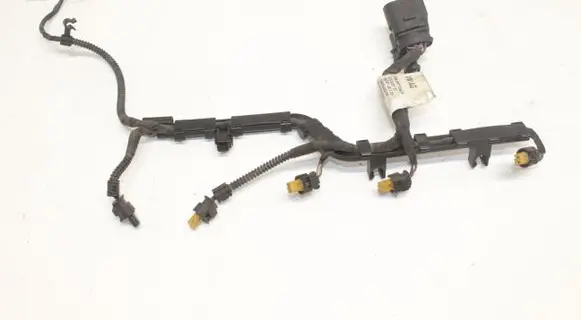 Volkswagen PASSAT CC Fuel injector wires 06J971082A