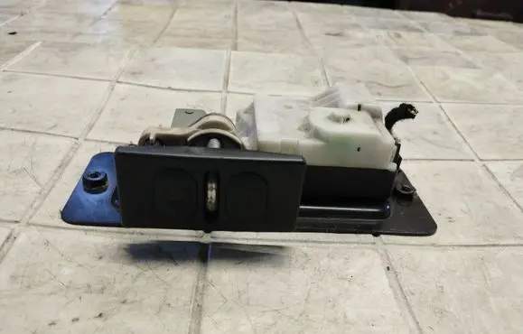 Peugeot 607 Tailgate/trunk/boot lock/catch/latch