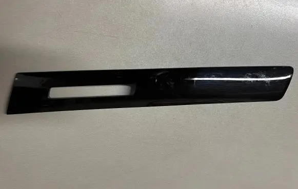 Volkswagen Touareg II Front door trim (molding) 7P6867440F