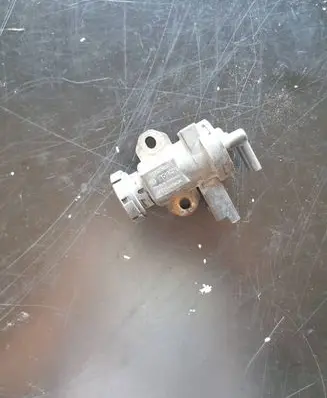Citroen C5 Turbo solenoid valve 9635704380