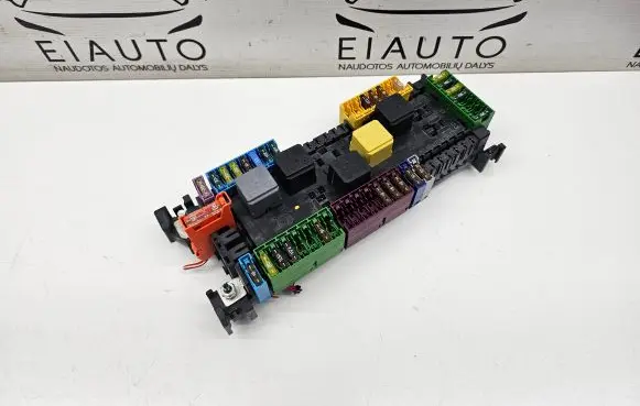 Mercedes-Benz GL X166 Fuse module A1669063901 YAP3240311 13935635
