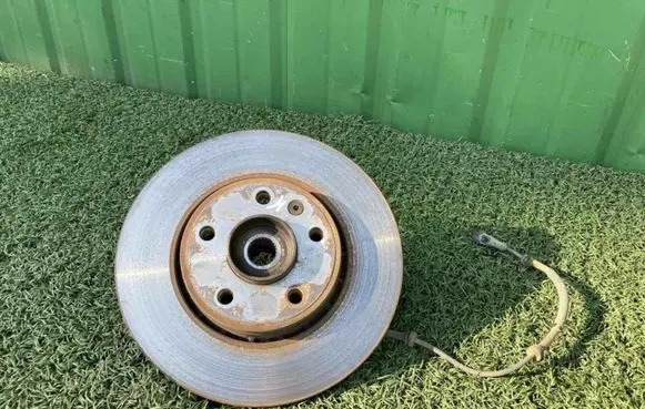 Renault Trafic II (X83) Front wheel hub spindle knuckle 8200630477 8200548661